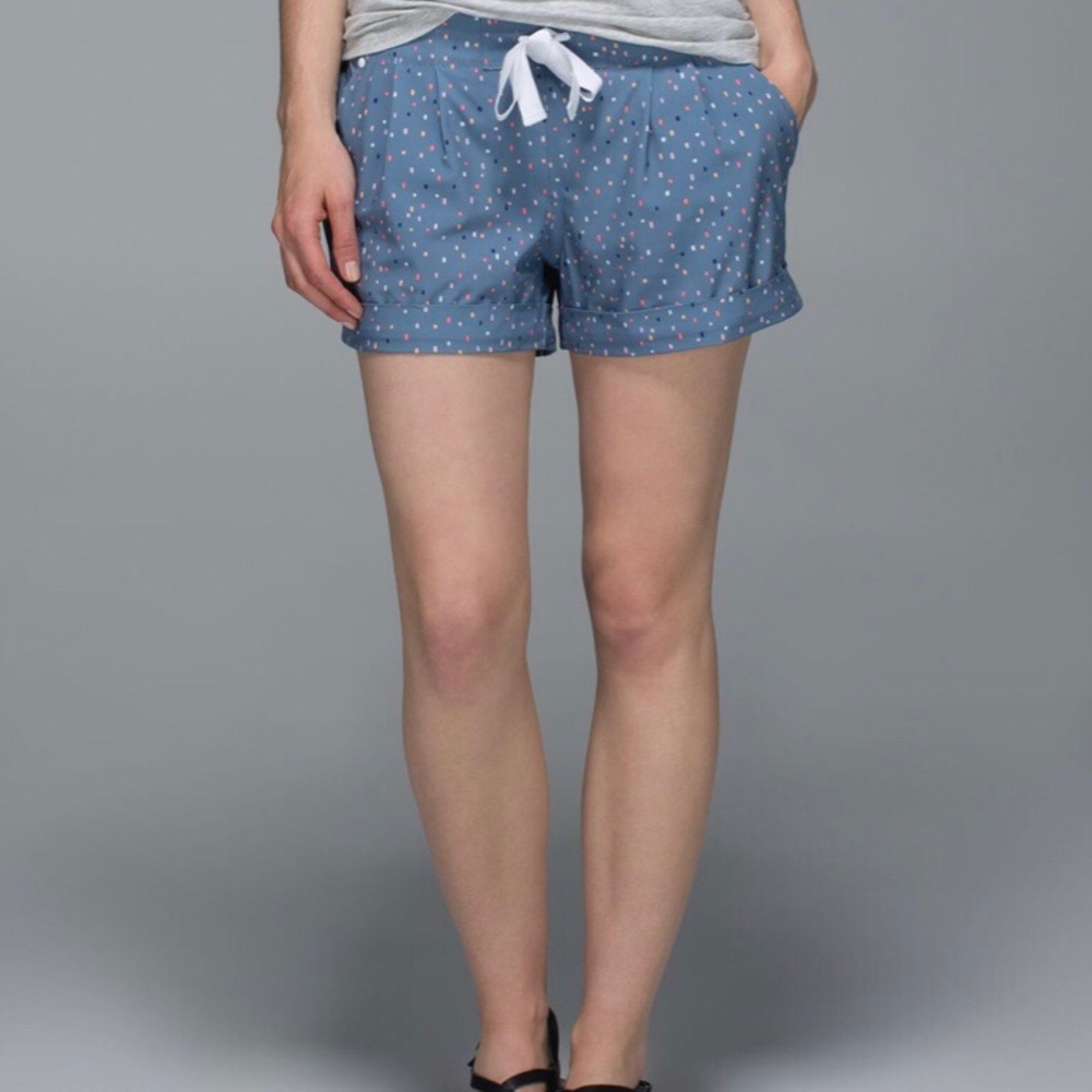Lululemon Spring Break Away Short
Confetti Cake Multi Size 12